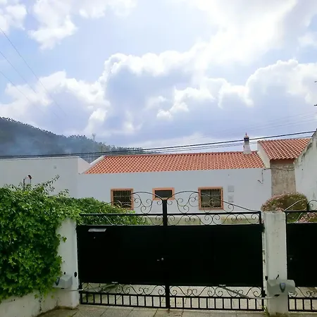 Charming In With Shared Pool - 55 Sqm Lejlighed